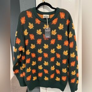 Rich emerald green shade
Cozy fabric